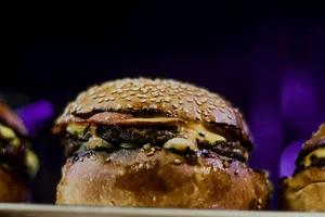 Charcoal Burger | برگر ذغالی