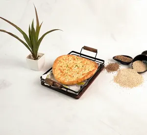 Garlic Naan - نان سردار