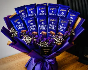 Dairy Milk Gift | سبد هدیه دیری ملک