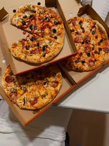 Zeenat Special Pizza |  پیزای مخصوص زینت