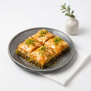 Walnut Baklava | بقلاوه چهار مغزی