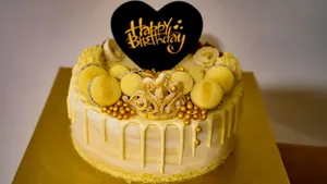 Royal White Birthday Cake | کیک تولد سفید سلطنتی