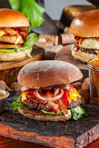 Charfasl Special Burger | برگر مخصوص چهارفصل