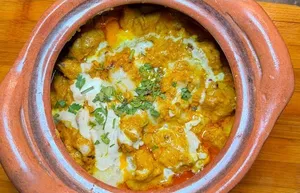Chicken Cheese Handi | چکن چیز هتدی