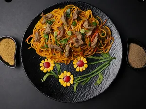 Beef Chowmein | چاو مین گوشت گاو