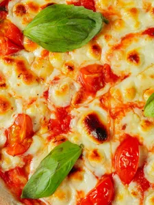 Four Cheese Margherita Pizza | پیتزا مارگاریتا چهار پنیر
