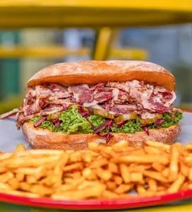 Beef brisket sandwich — بیف بریسکت ساندویچ