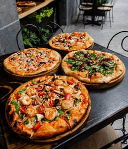 Four Seasons Pizza | پیتزای چهار فصل