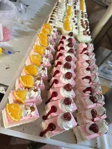 Mix Fruit Cake Slices | برش‌های کیک میوه‌ای و خامه‌ای