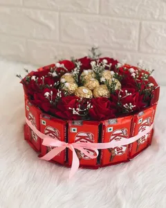 KitKat & Rose Chocolate Box | باکس چاکلیت کیت‌کت و گل رز